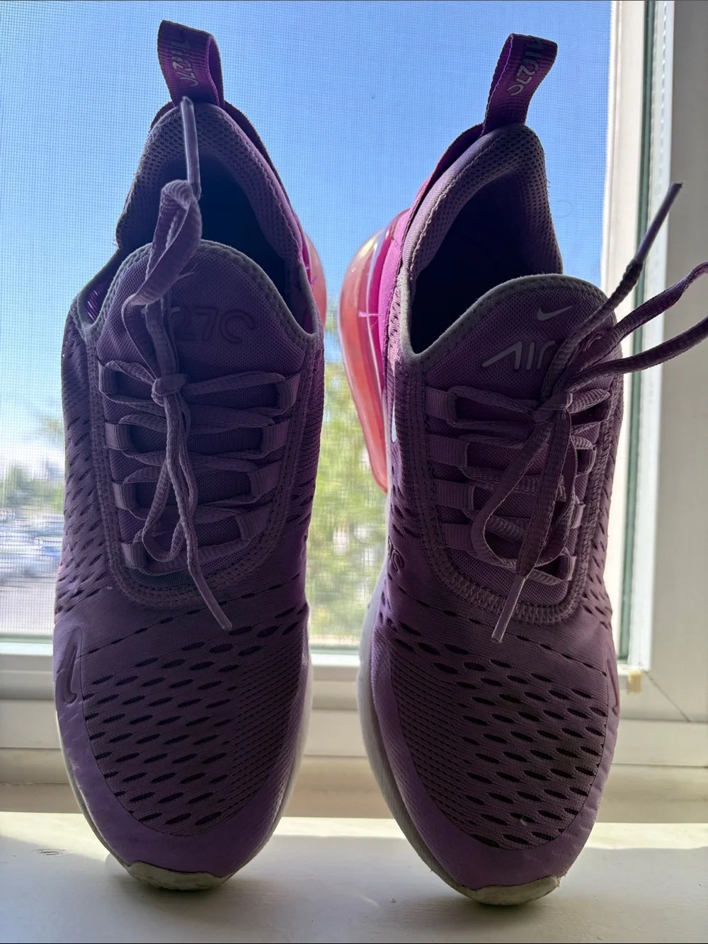 Nike Air Max 270 - YOUTH SIZE